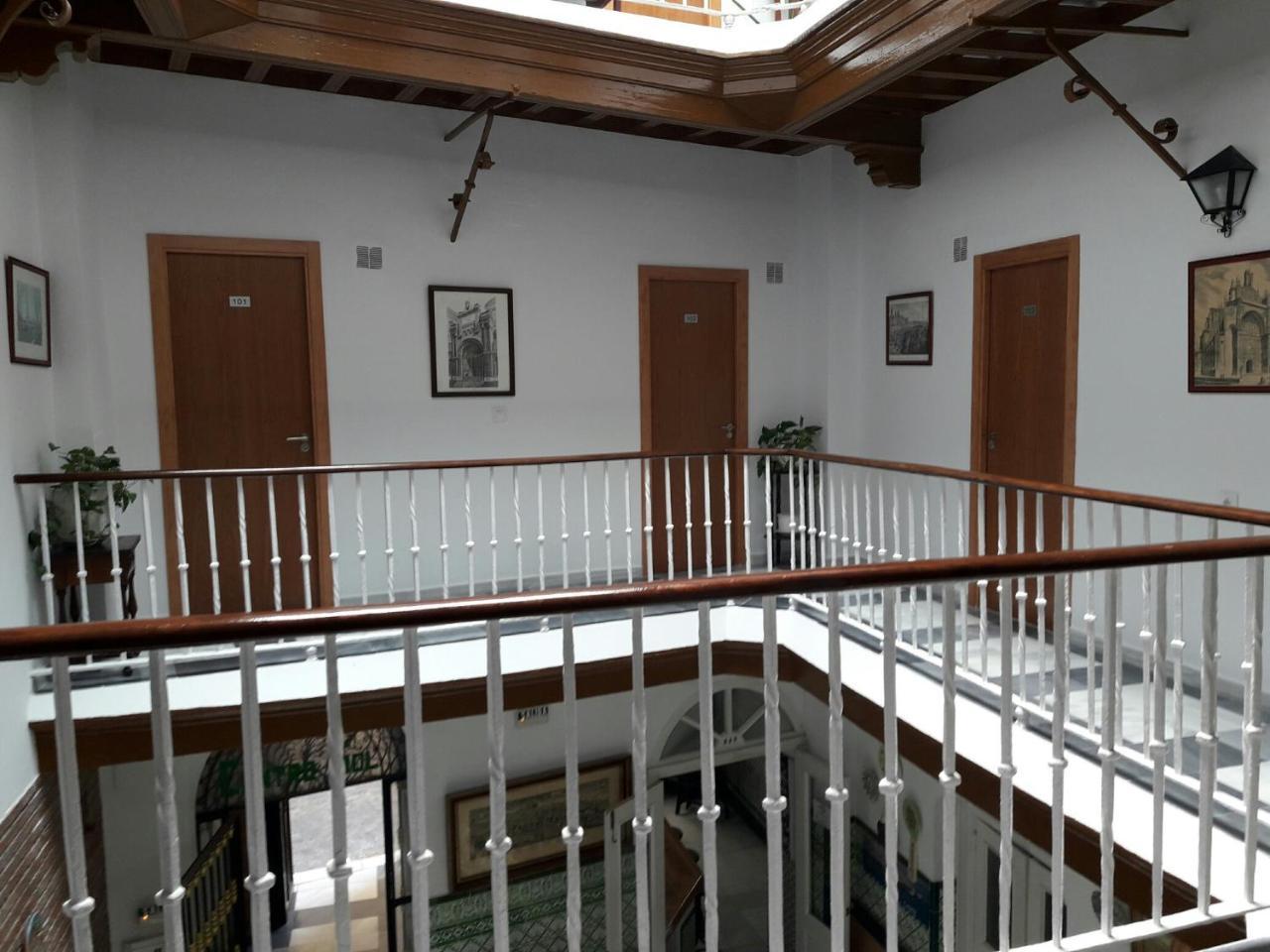 Hostal Centro Sol Cadiz Bagian luar foto